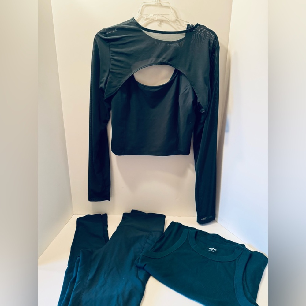 Old Navy Activewear Dark Green Women's 4 piece Set